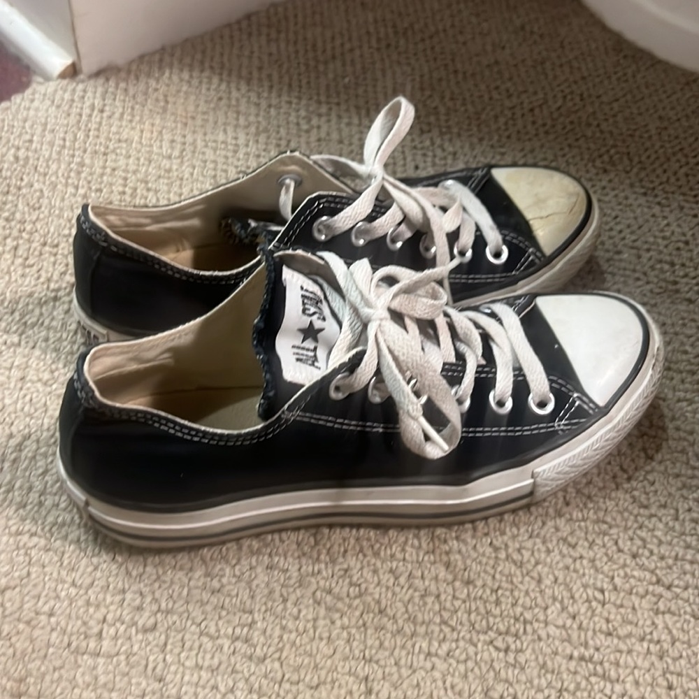 Black classic converse women’s 7, damaged toe - Picture 2 of 8